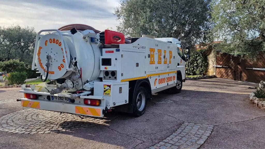 Curage de canalisations à Cannes : nettoyage haute pression et entretien.